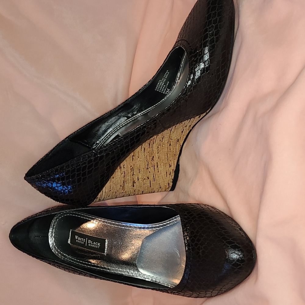 Black wedges